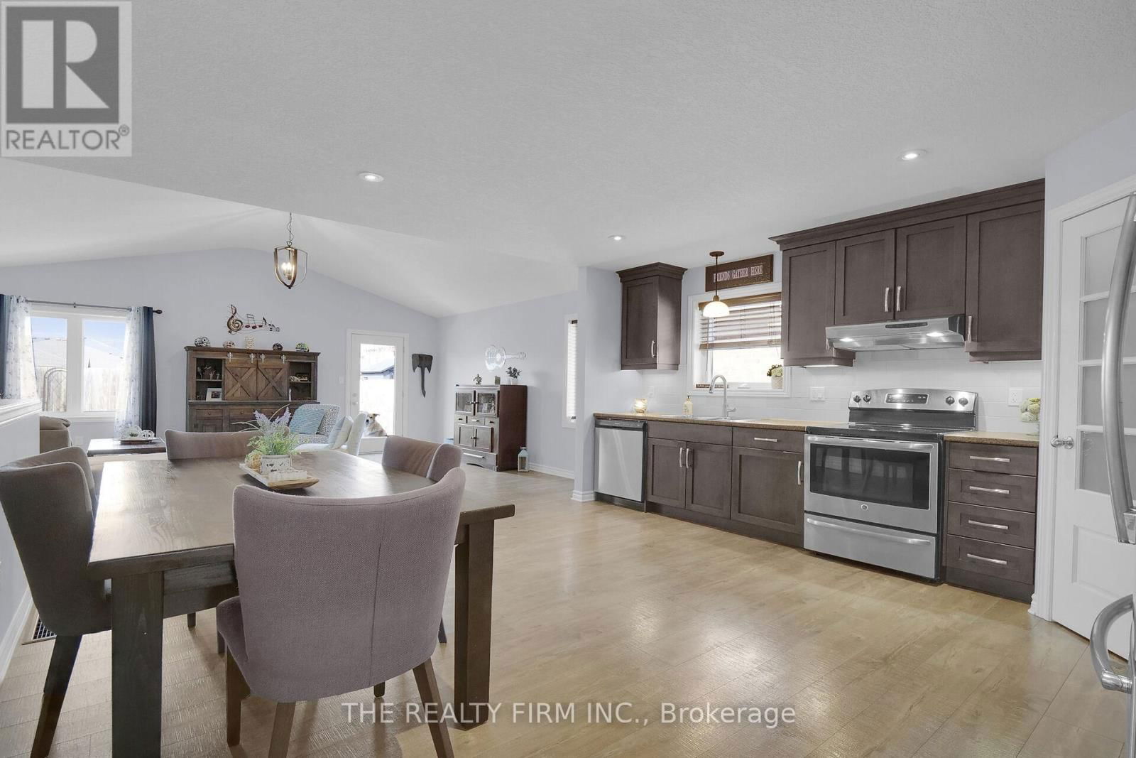 120 PEACH TREE BOULEVARD Image 8