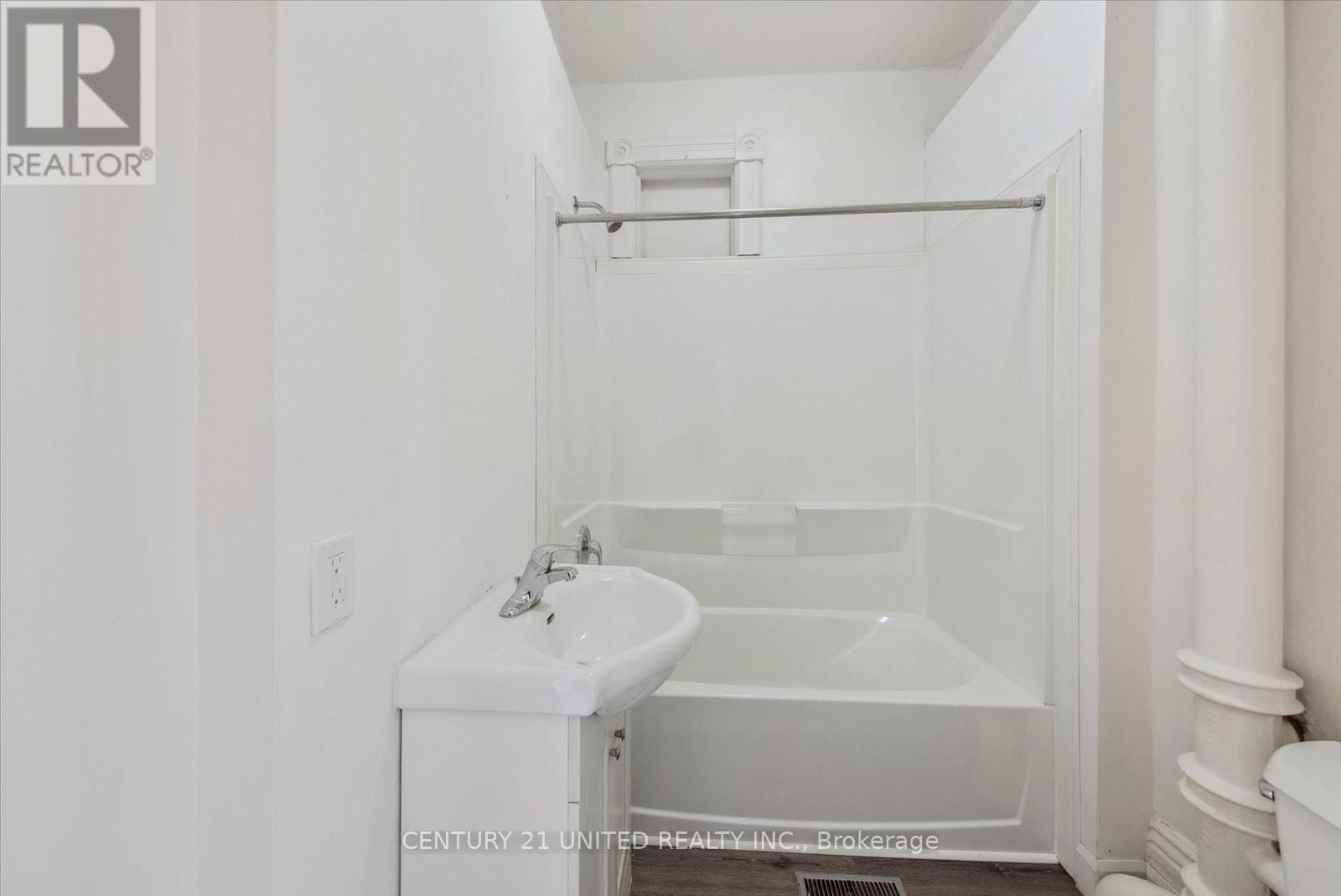 187 STEWART STREET Image 29