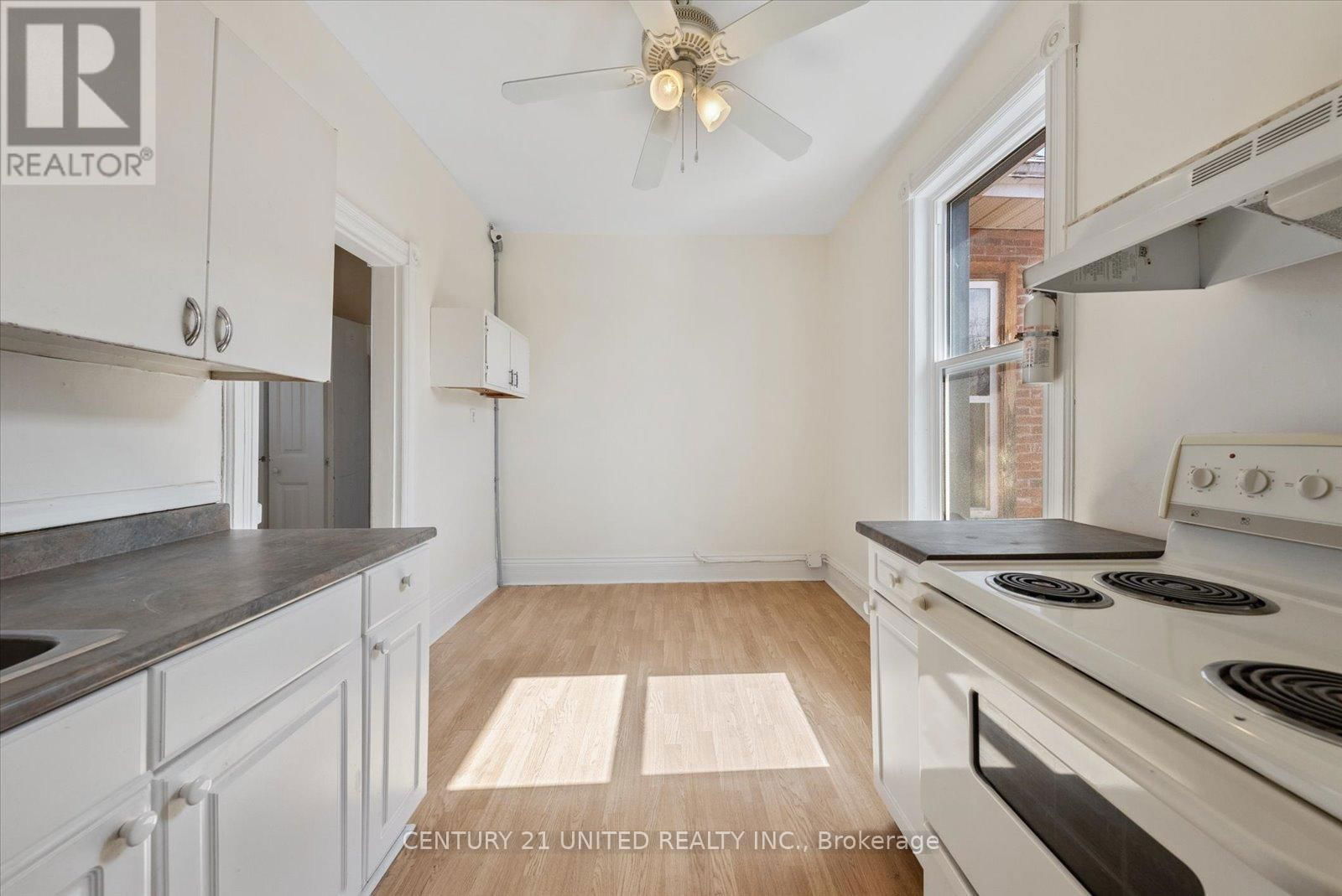 187 STEWART STREET Image 32