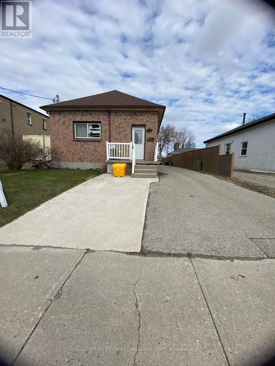 184 SIMCOE STREET Image 1