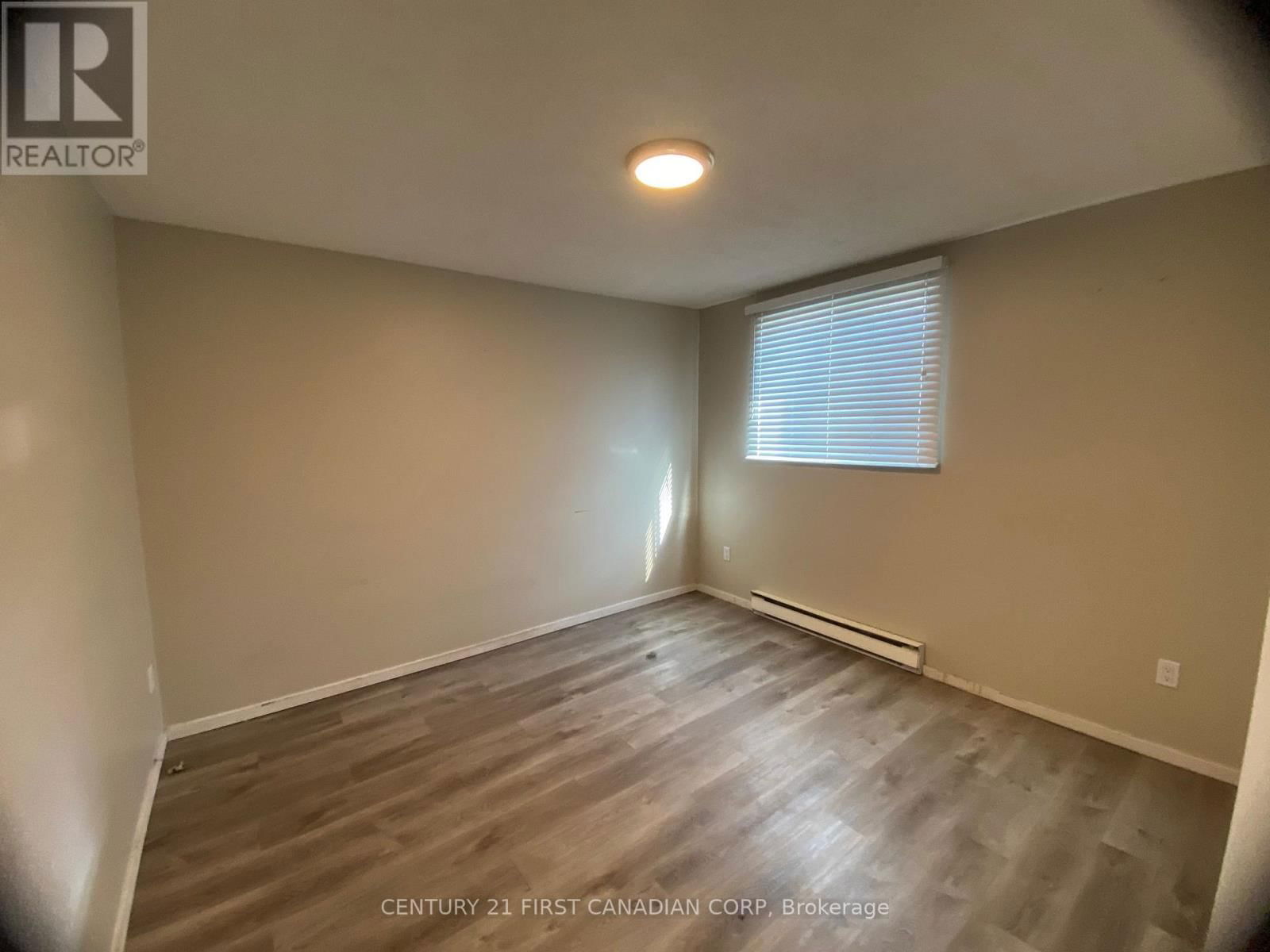184 SIMCOE STREET Image 7
