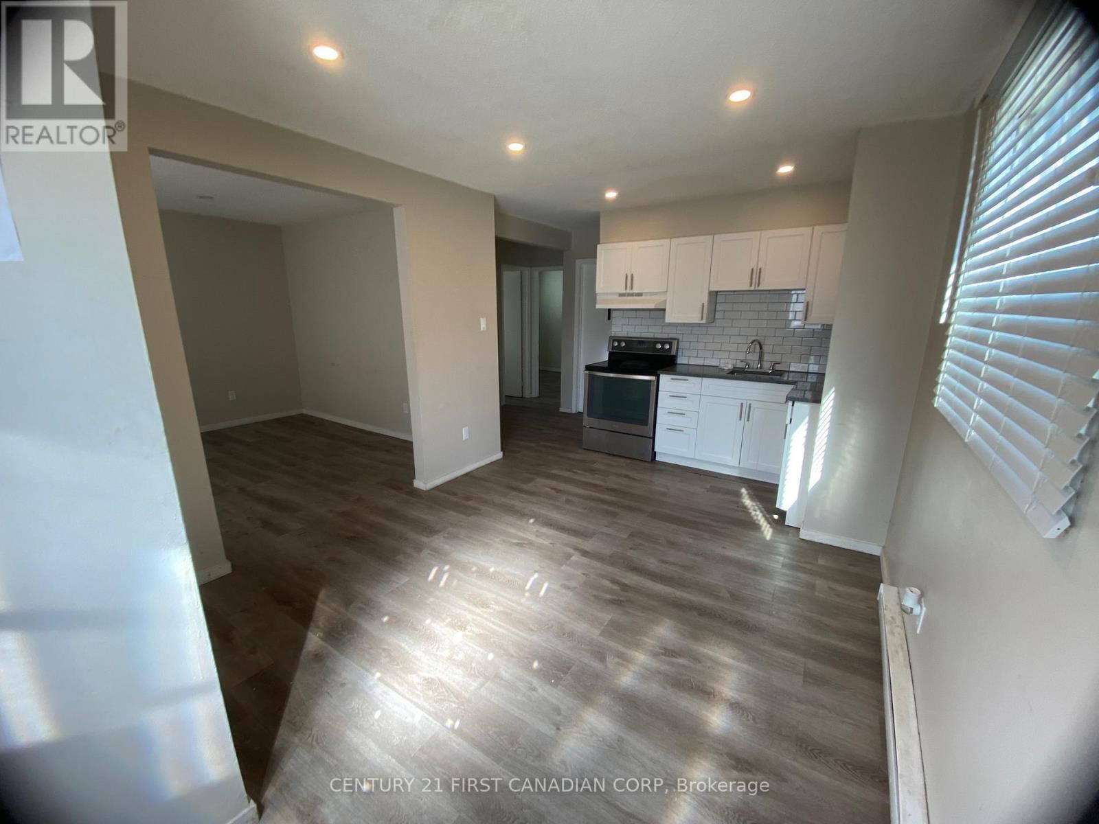 184 SIMCOE STREET Image 8