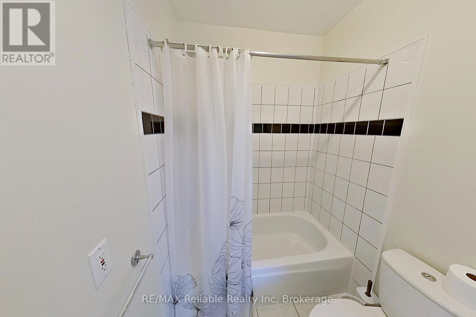 5 THE SQUARE Image 8