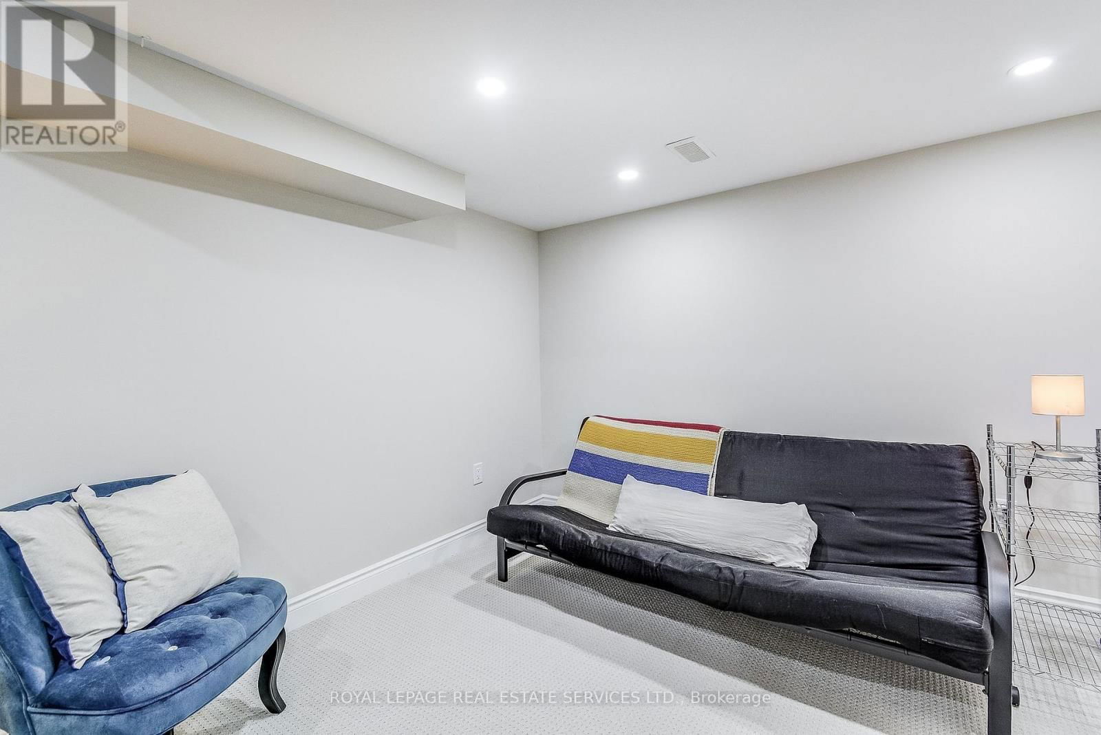 3 - 232 STONEHENGE DRIVE Image 32