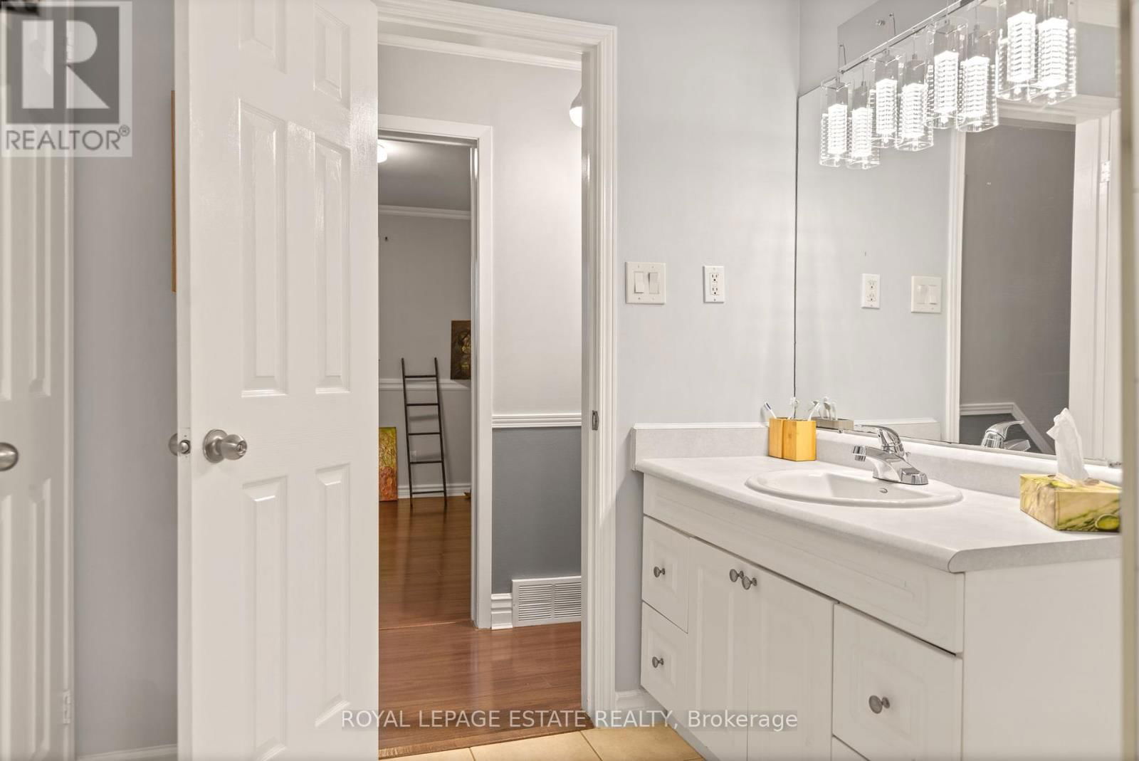 52 WINDSOR DRIVE Image 15