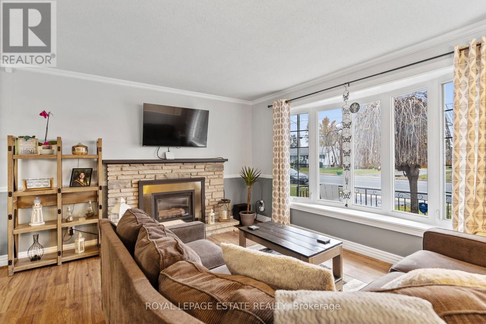 52 WINDSOR DRIVE Image 4
