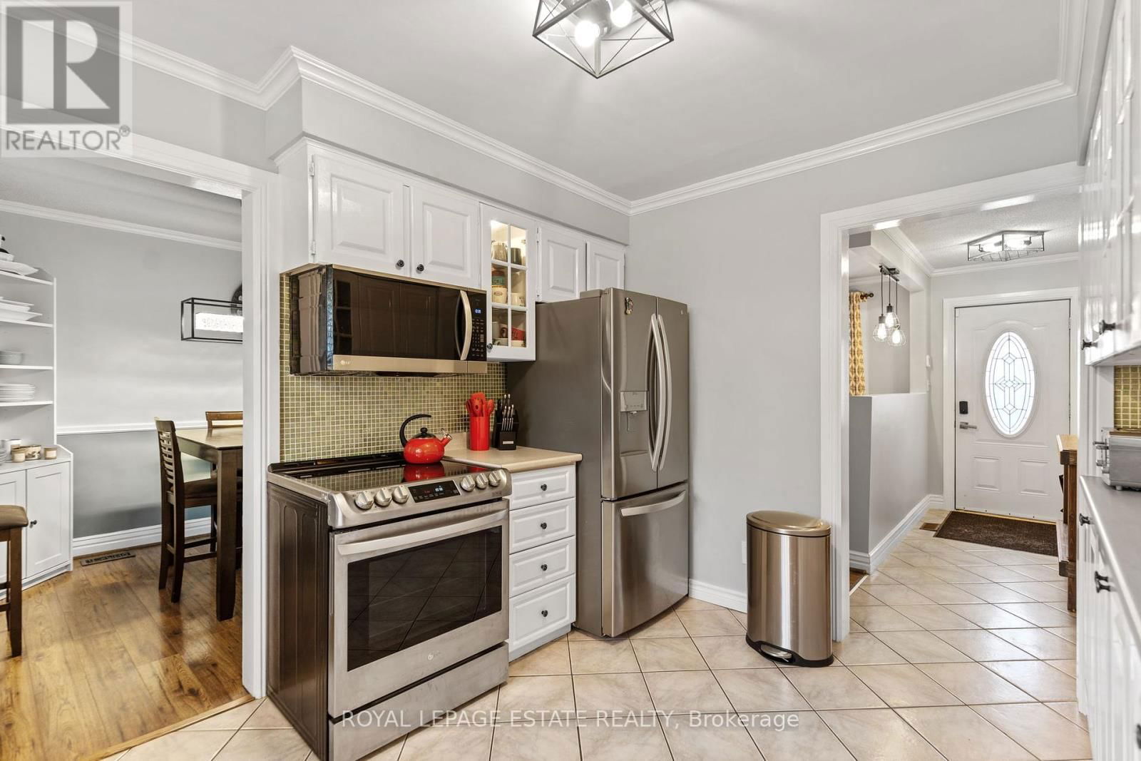 52 WINDSOR DRIVE Image 9