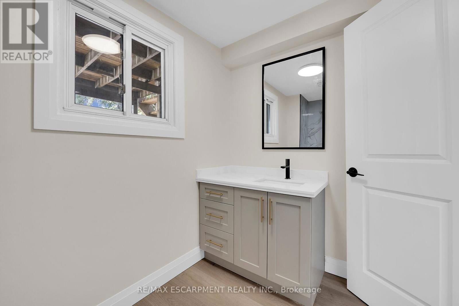 92 PEARL STREET SOUTH Image 10