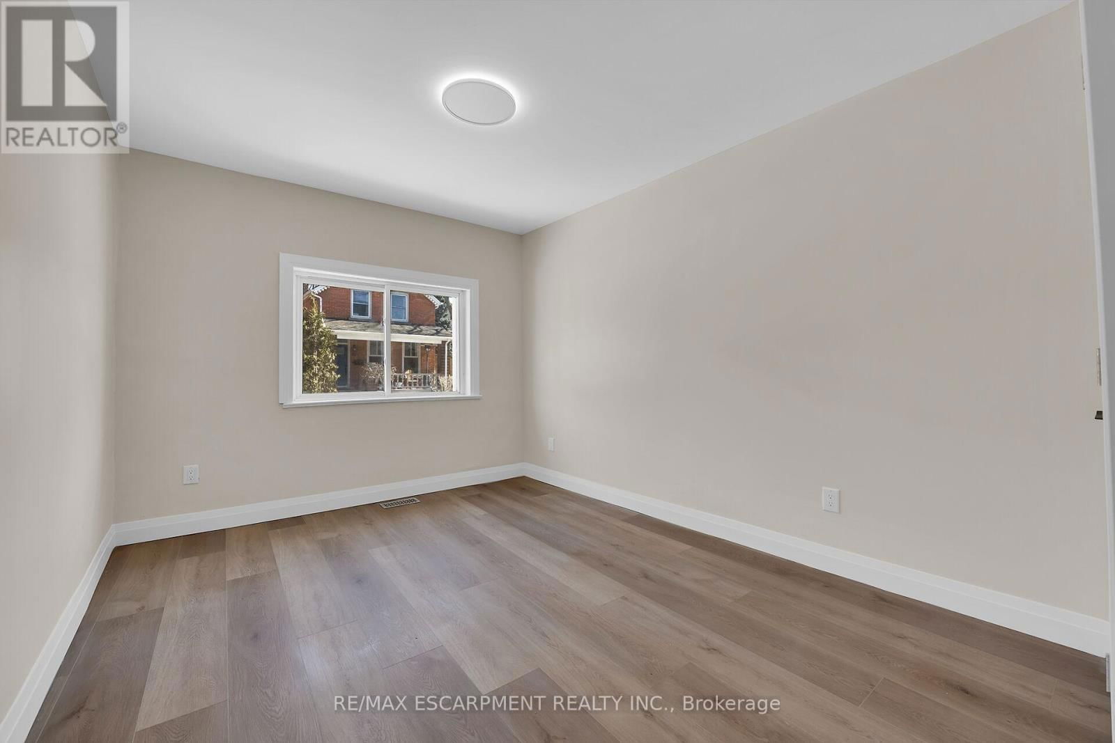 92 PEARL STREET SOUTH Image 15