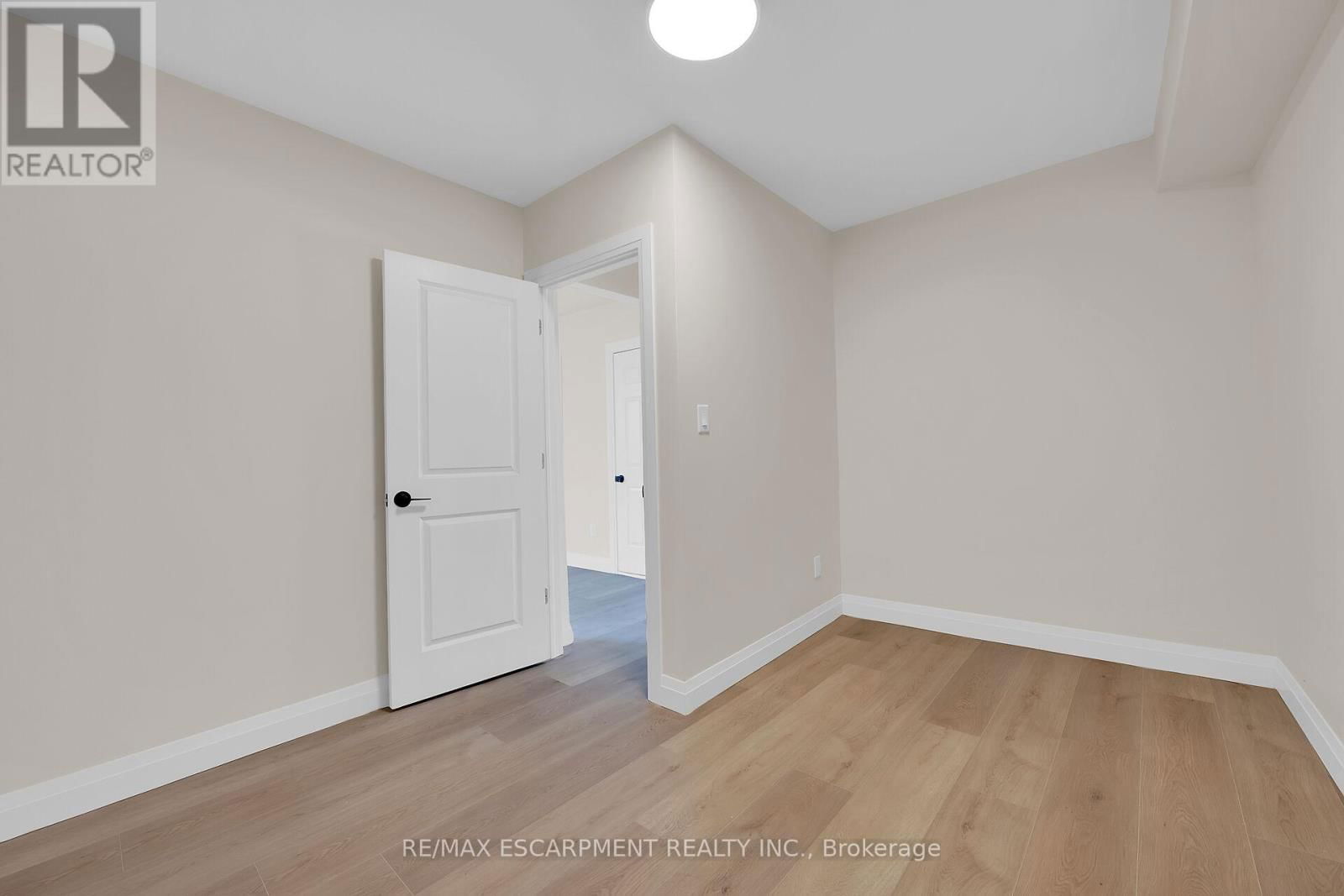 92 PEARL STREET SOUTH Image 16