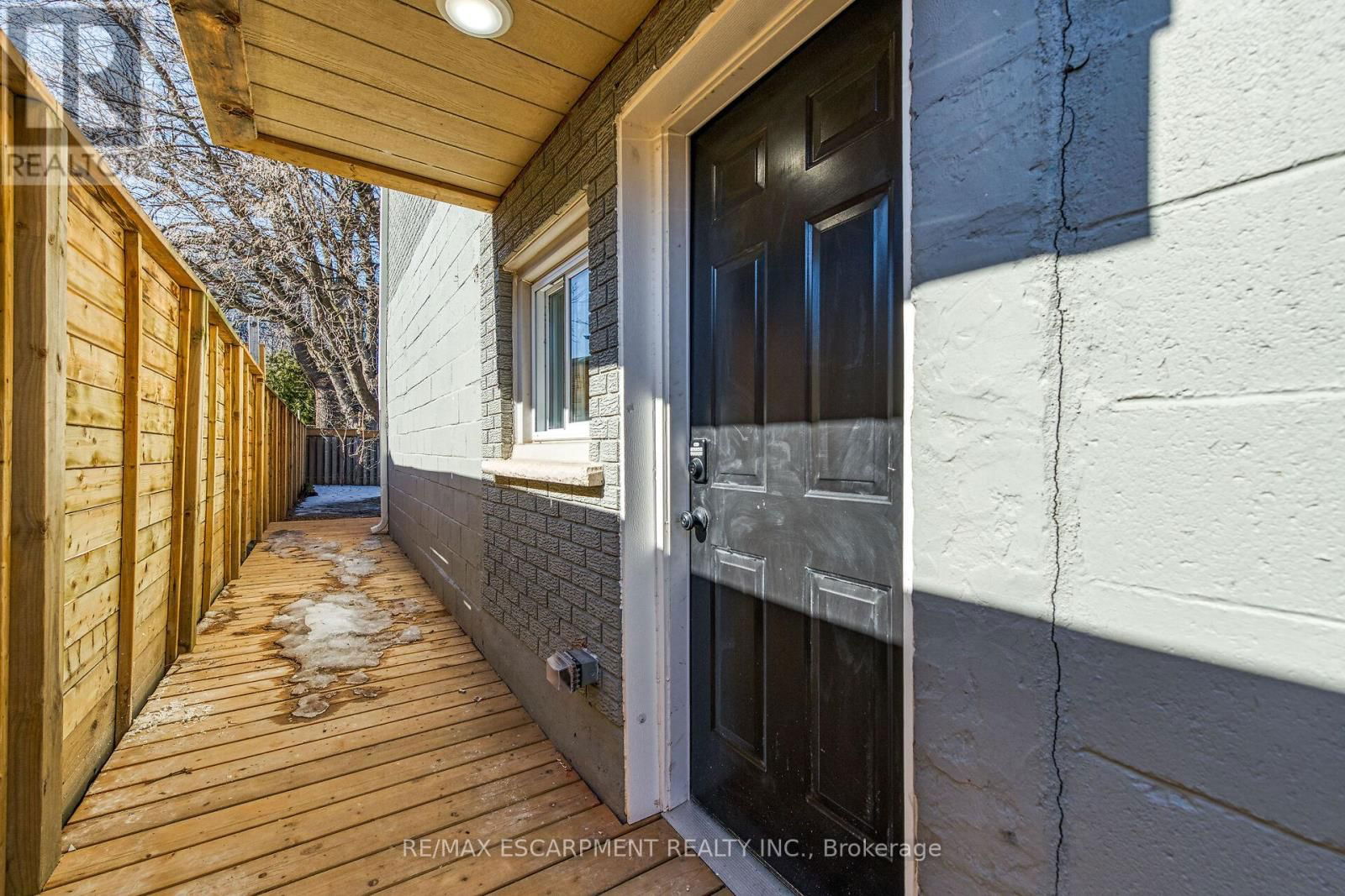 92 PEARL STREET SOUTH Image 17
