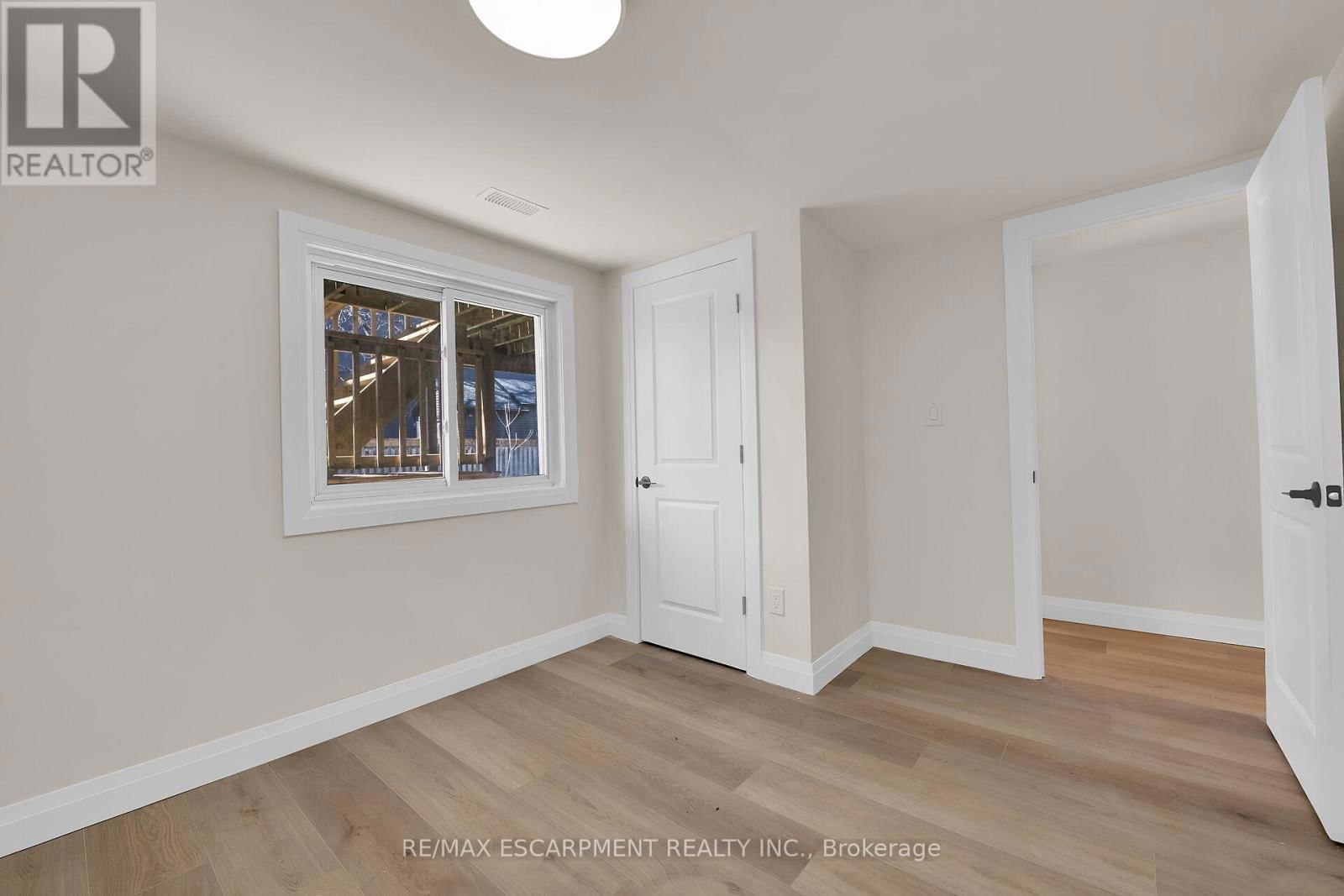 92 PEARL STREET SOUTH Image 26