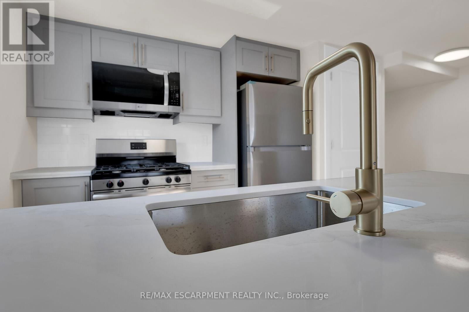 92 PEARL STREET SOUTH Image 32