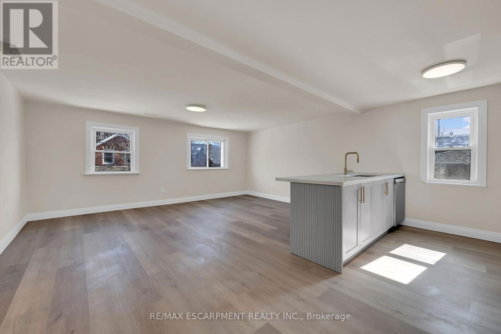 92 PEARL STREET SOUTH Image 33