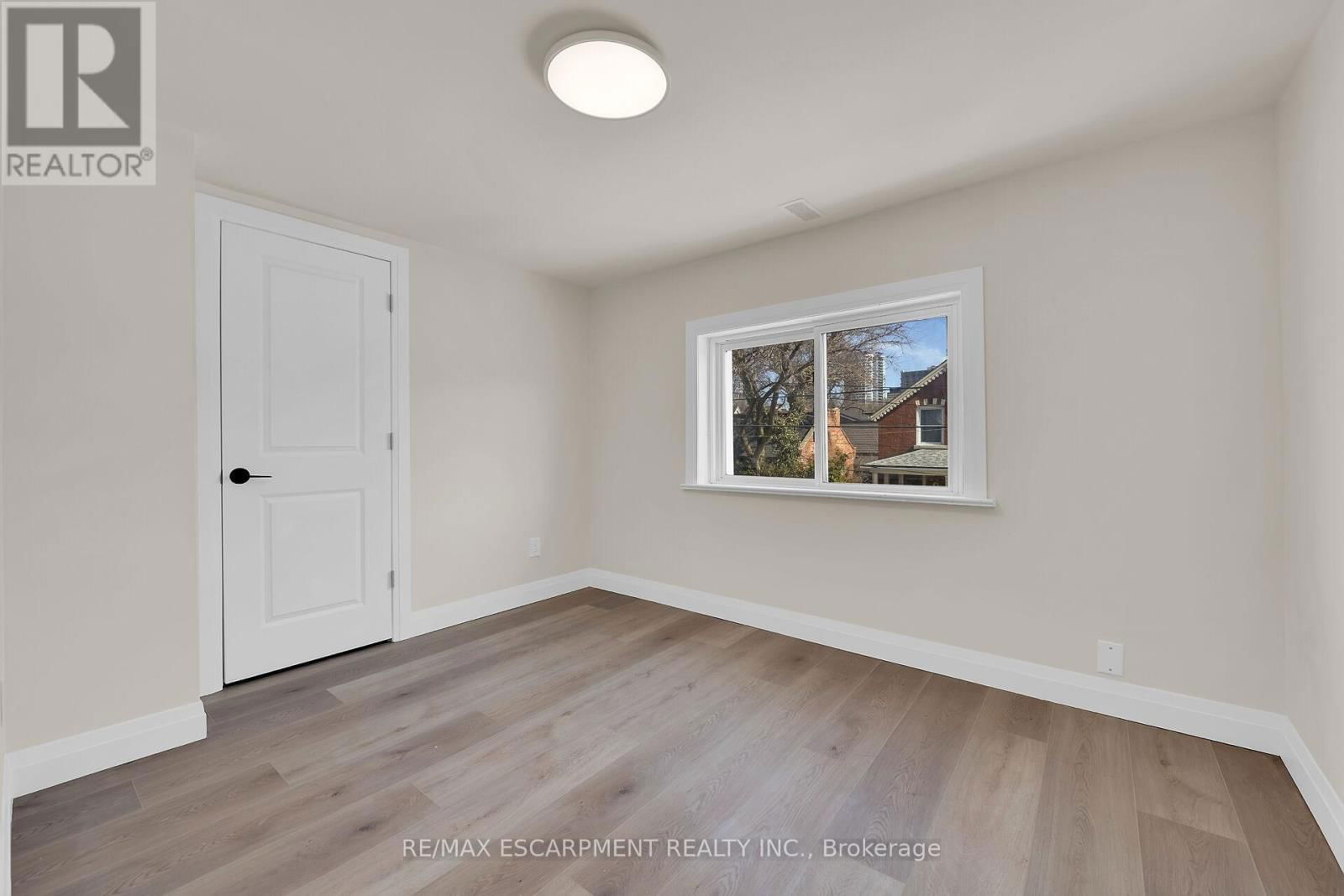 92 PEARL STREET SOUTH Image 35