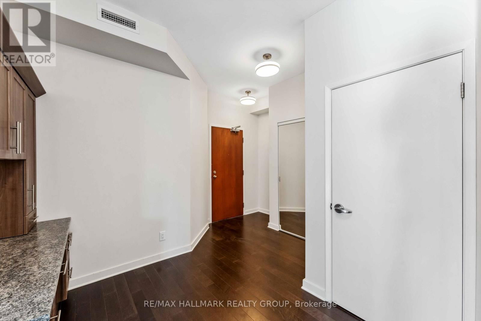 604 - 310 CENTRUM BOULEVARD Image 5