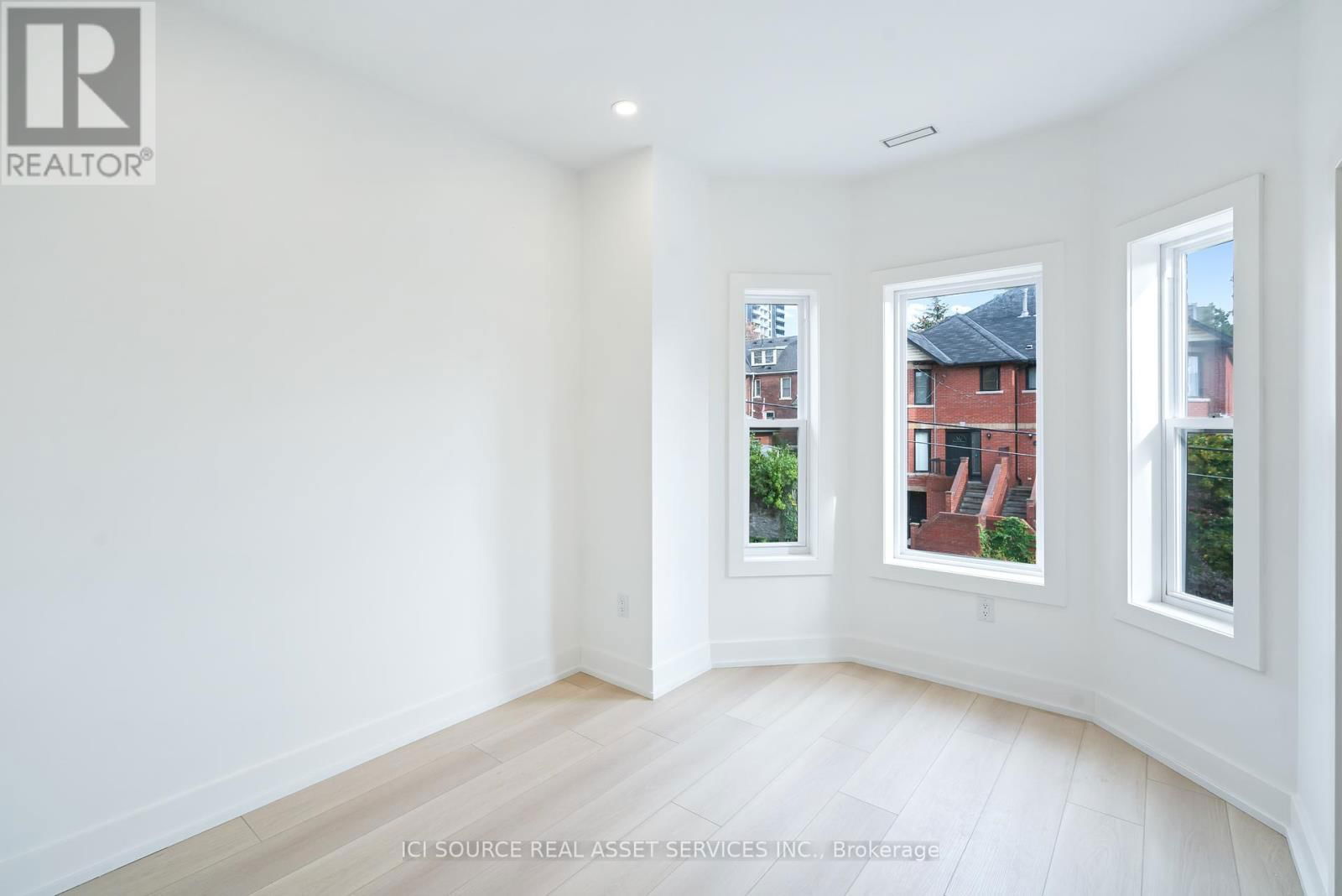 1 - 42 RAY STREET SOUTH Image 6