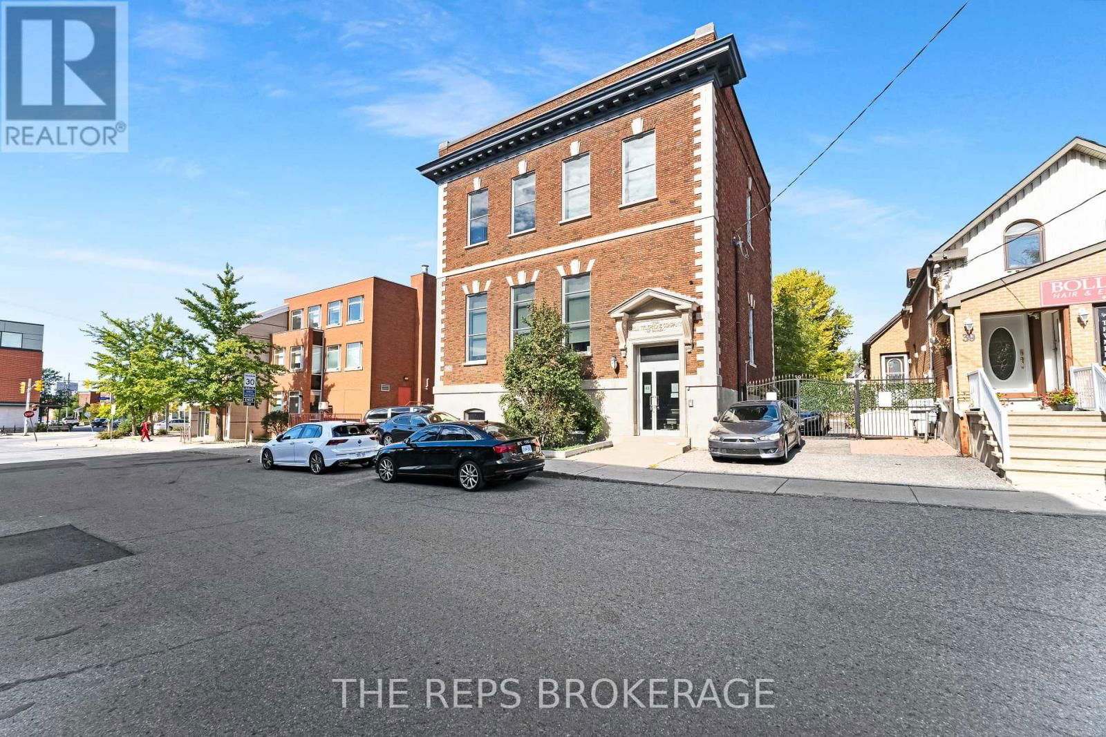 Upper Unit - 43 ECCLES STREET NORTH Image 1
