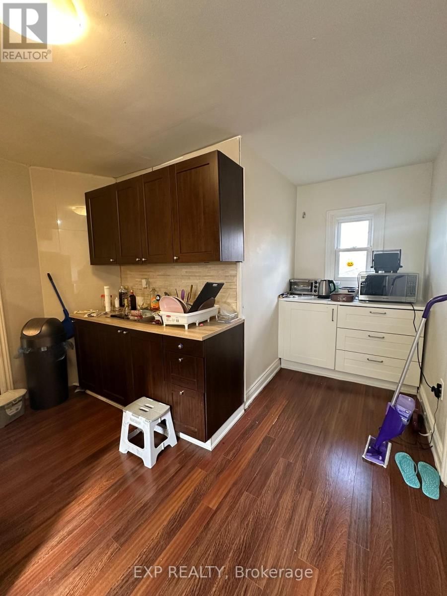 215 EMERSON STREET Image 20