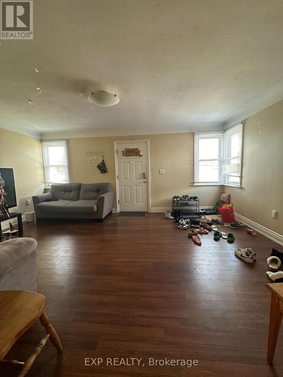 215 EMERSON STREET Image 8