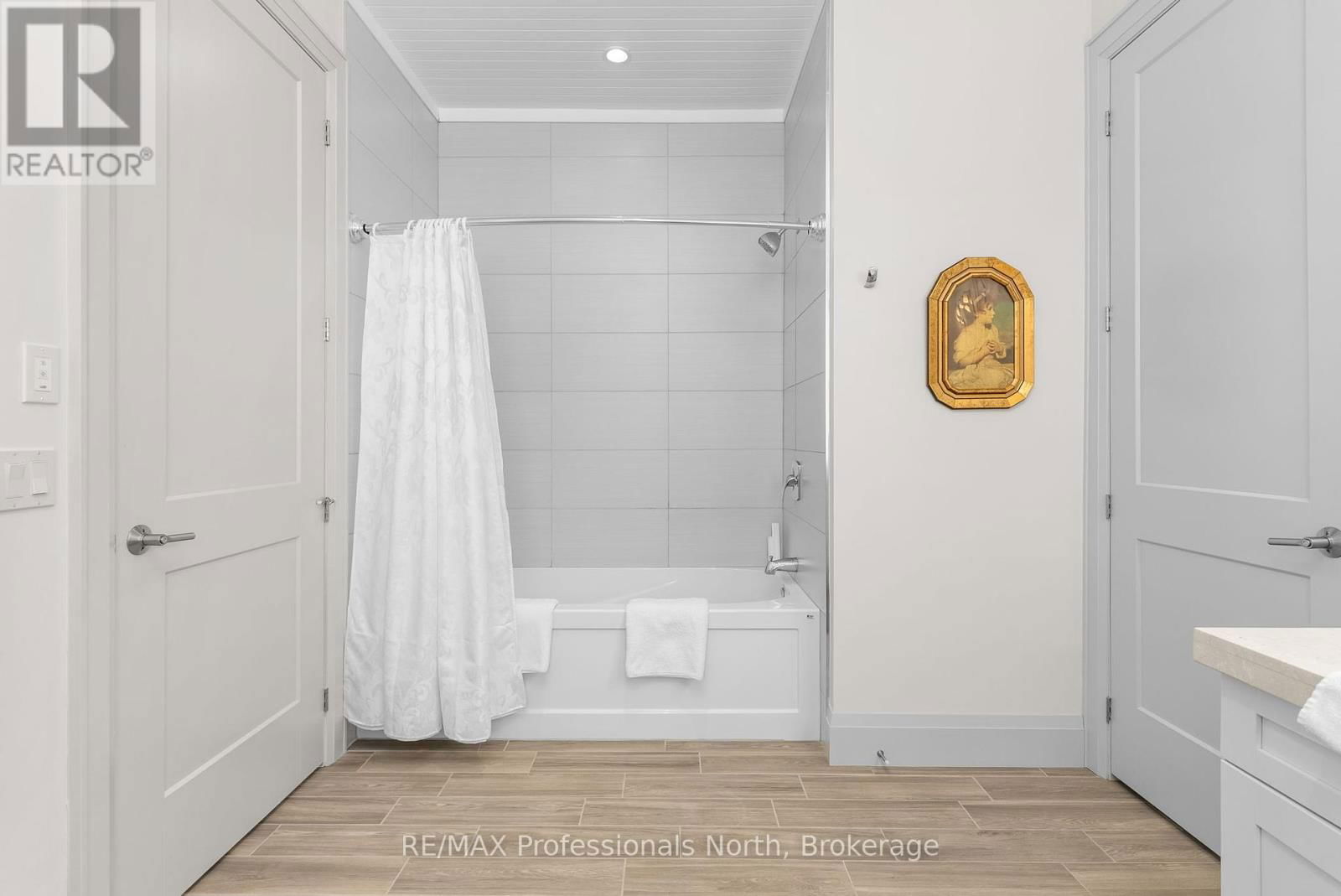 41 CLUBHOUSE DRIVE Image 30