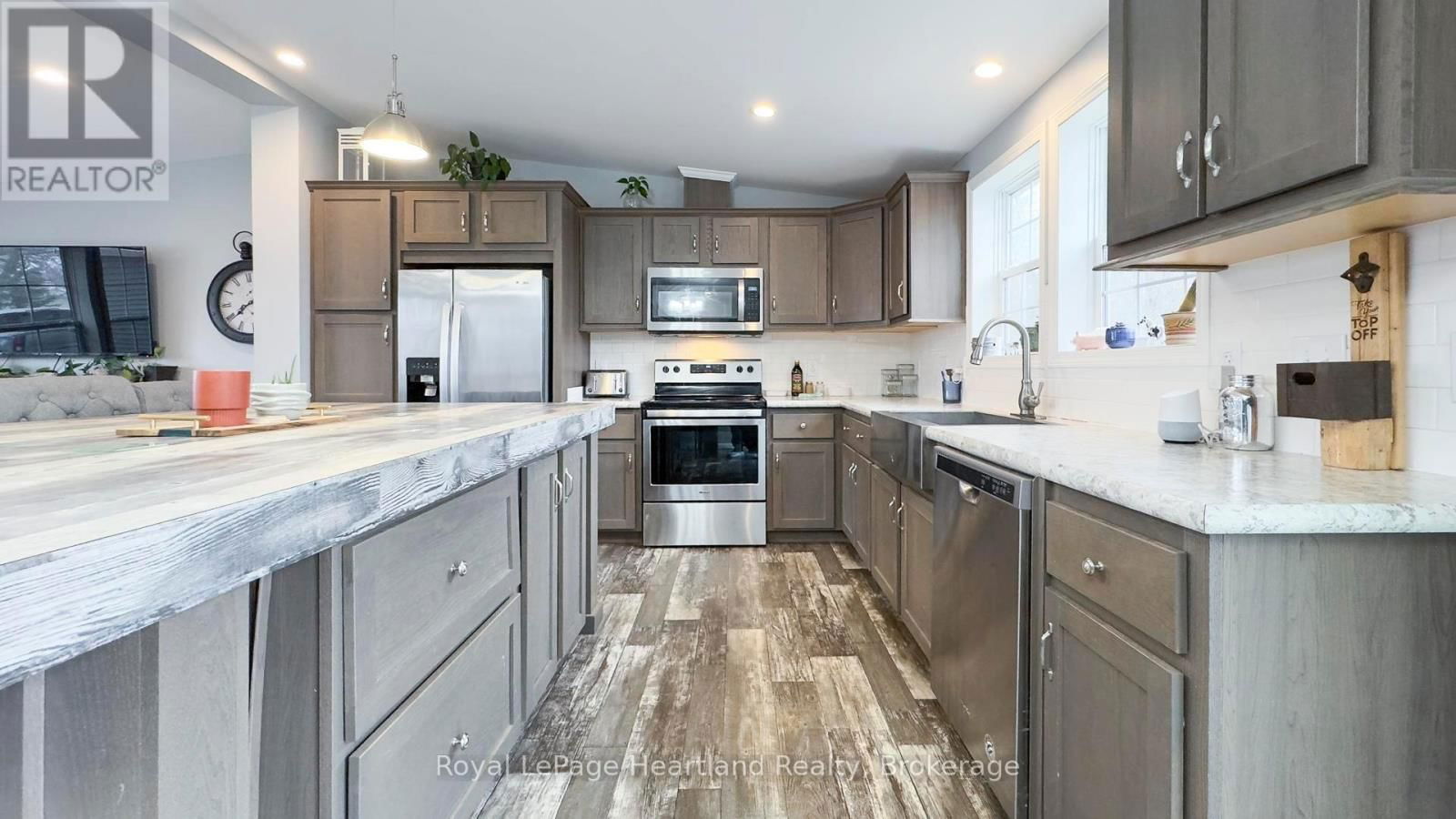 570 HAMILTON STREET Image 13