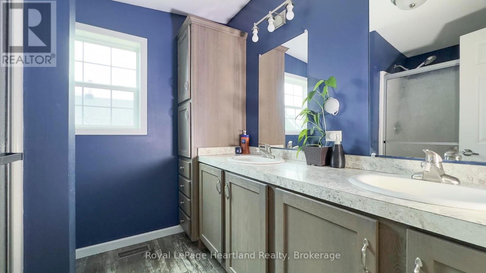 570 HAMILTON STREET Image 25