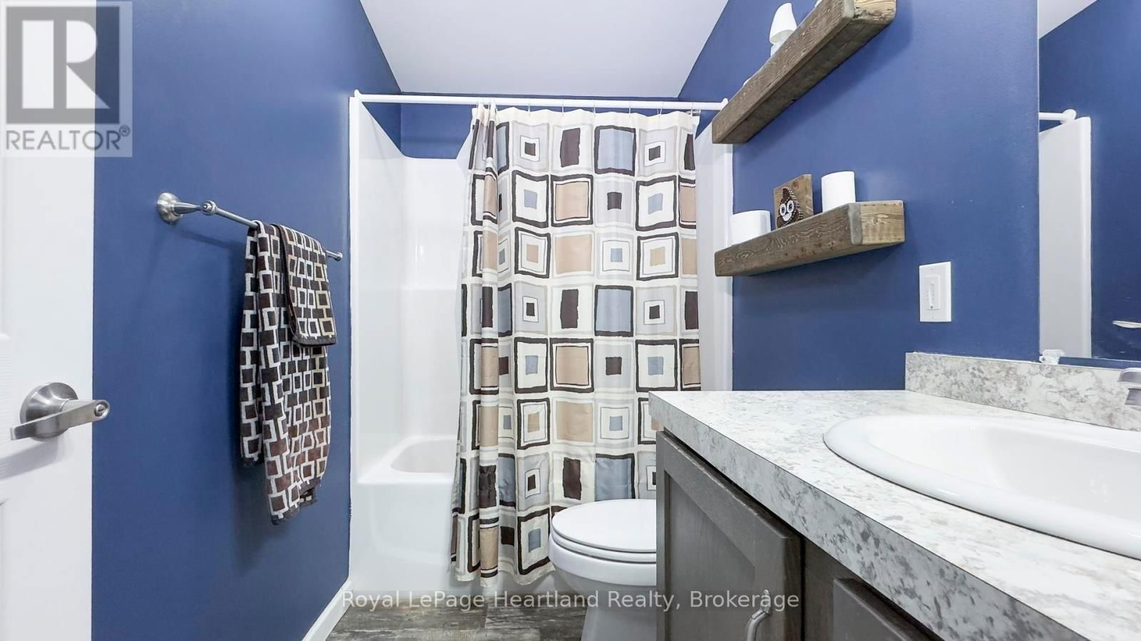 570 HAMILTON STREET Image 27