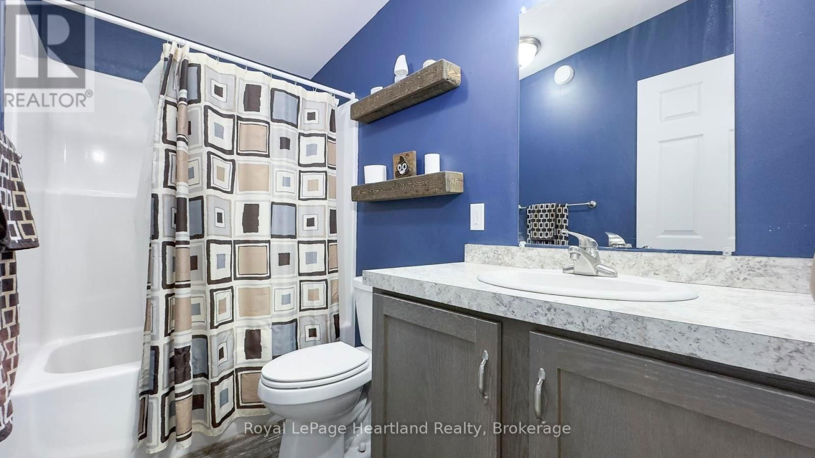 570 HAMILTON STREET Image 28