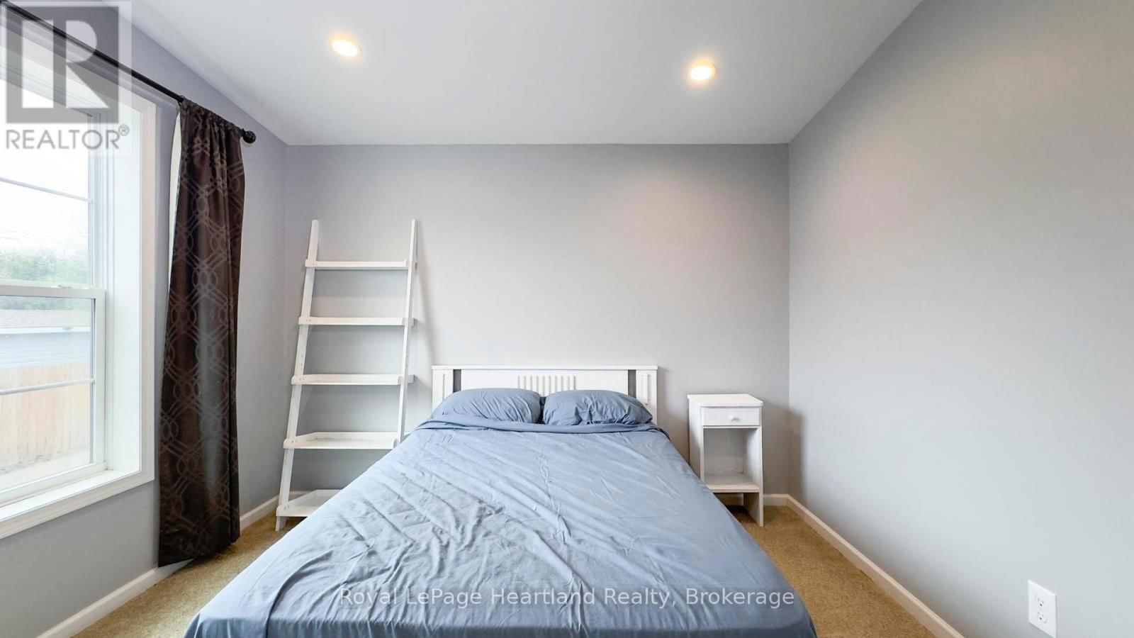 570 HAMILTON STREET Image 32