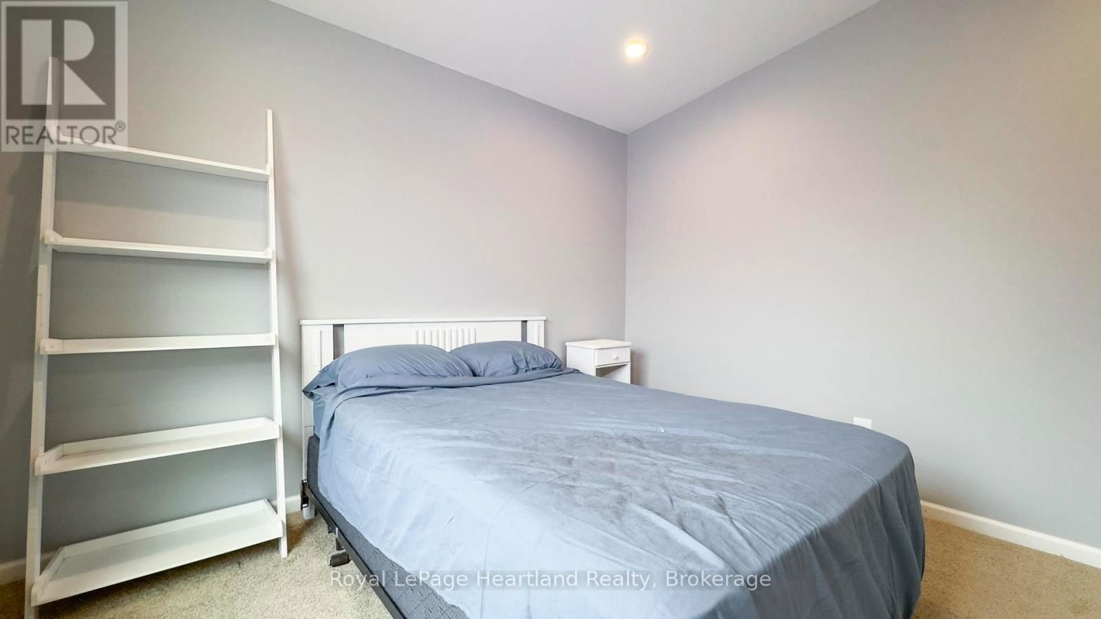 570 HAMILTON STREET Image 33
