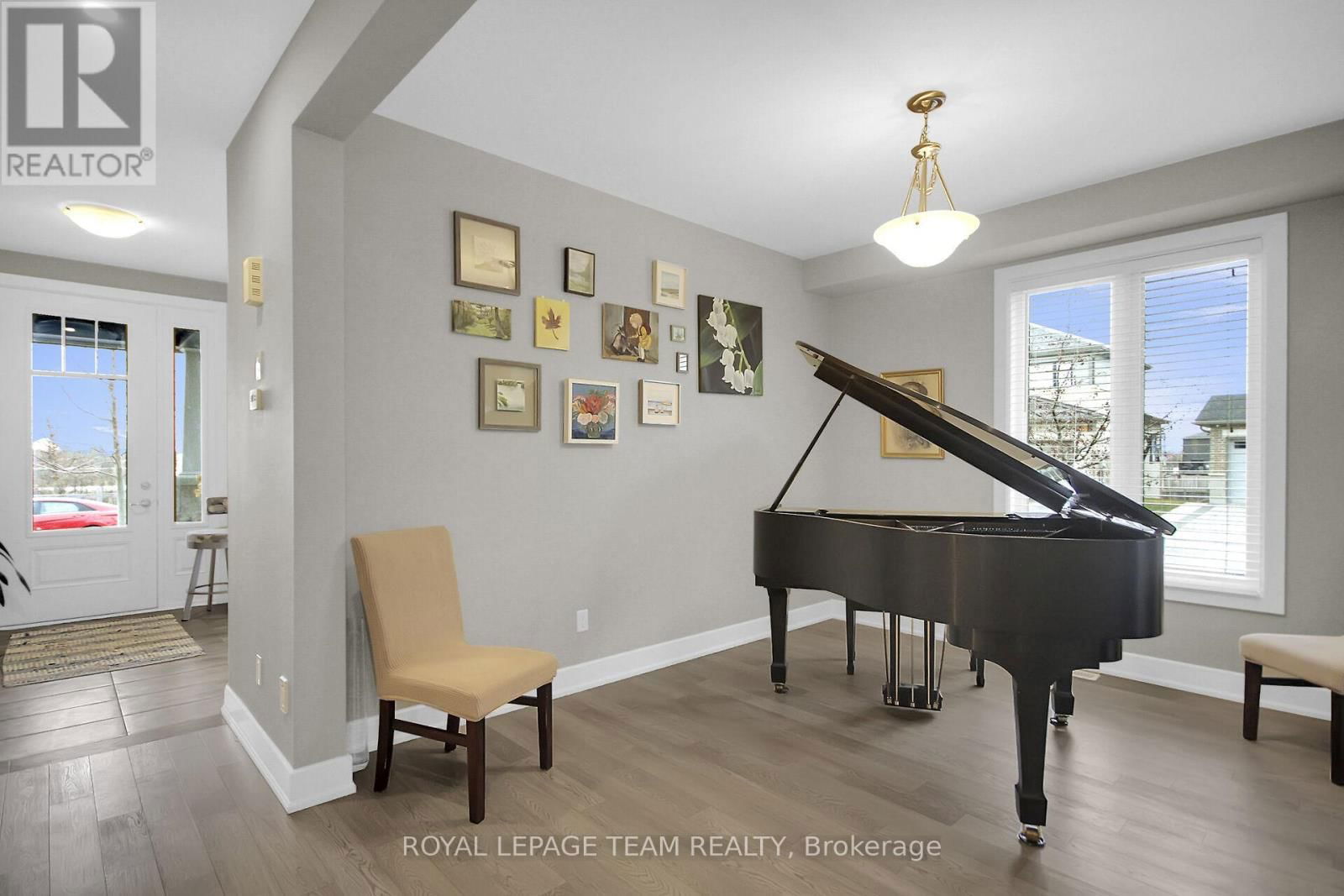 845 PERCIVAL CRESCENT Image 12
