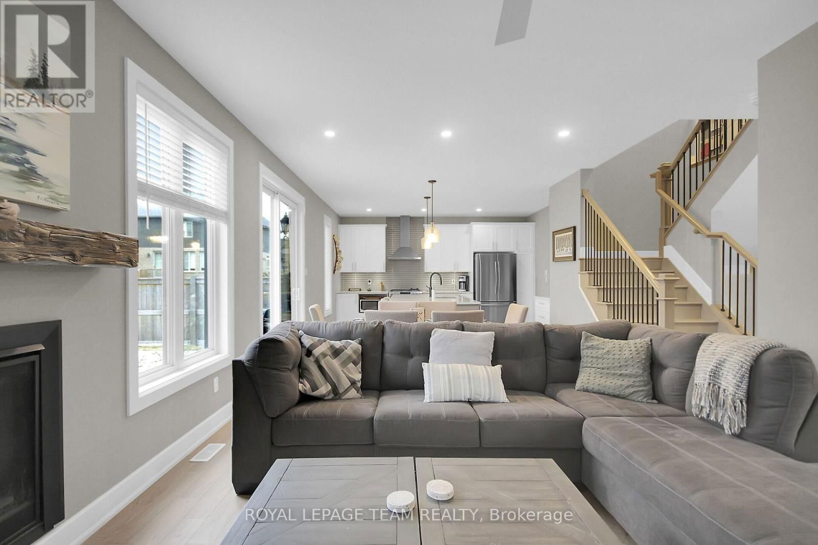 845 PERCIVAL CRESCENT Image 17