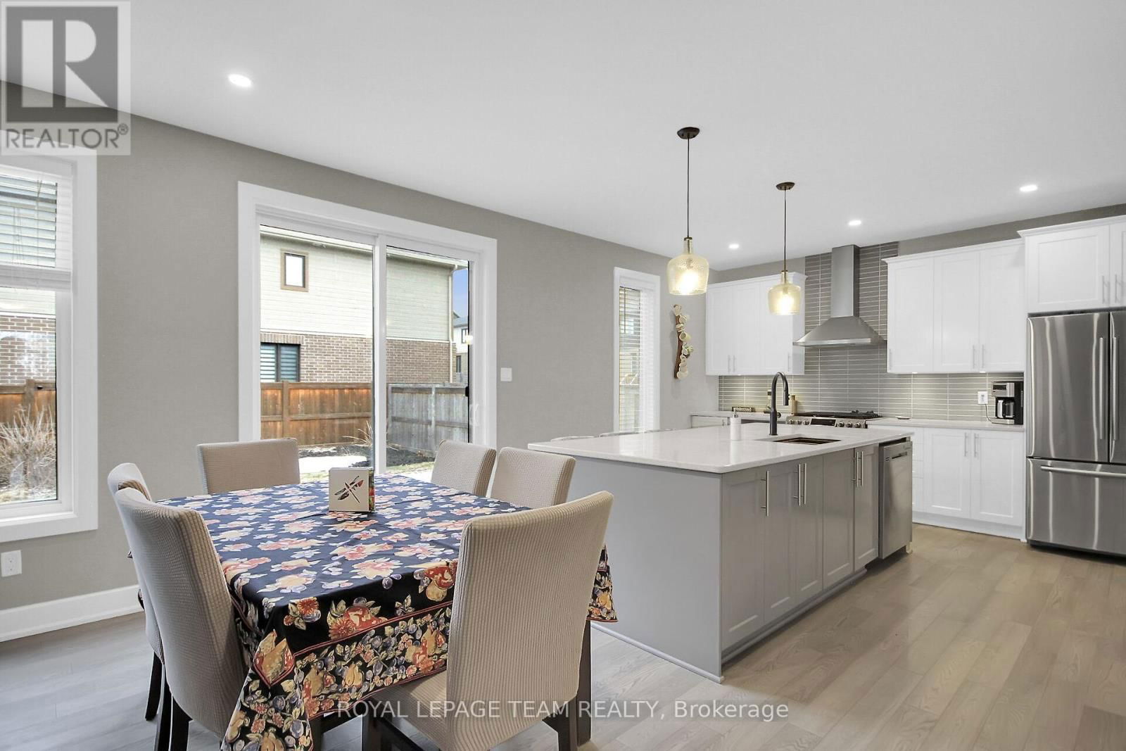 845 PERCIVAL CRESCENT Image 18