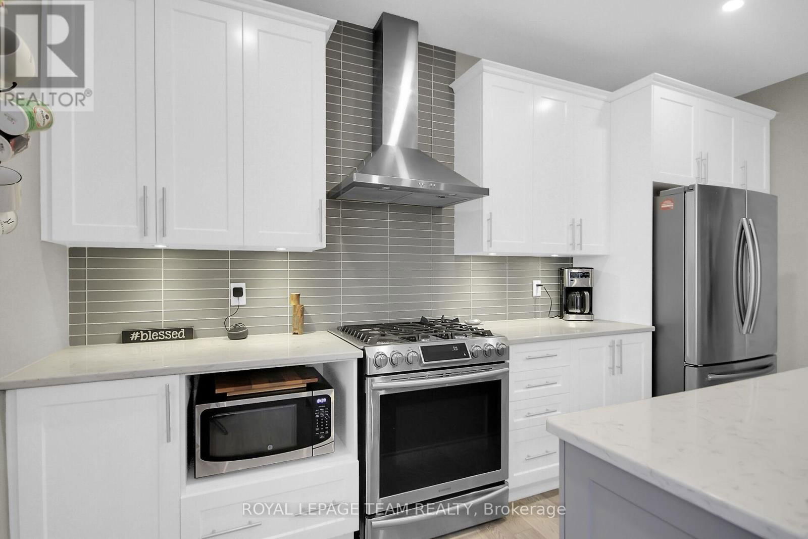 845 PERCIVAL CRESCENT Image 21