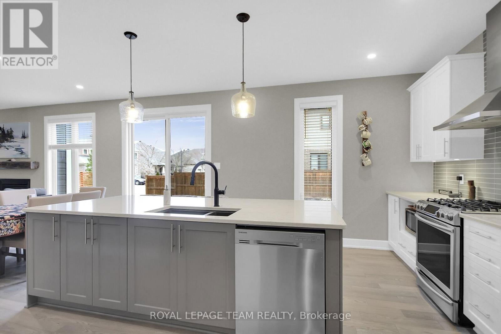 845 PERCIVAL CRESCENT Image 22