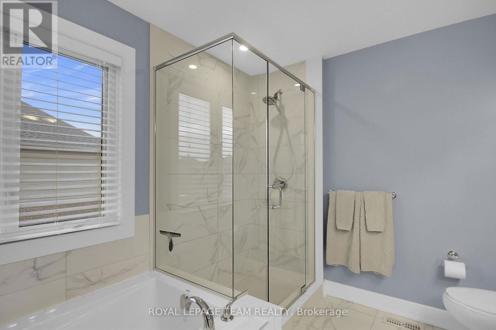 845 PERCIVAL CRESCENT Image 30