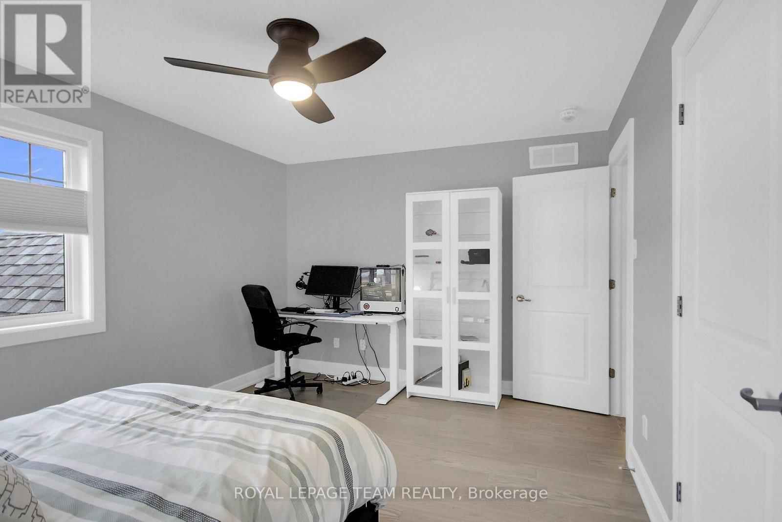 845 PERCIVAL CRESCENT Image 34