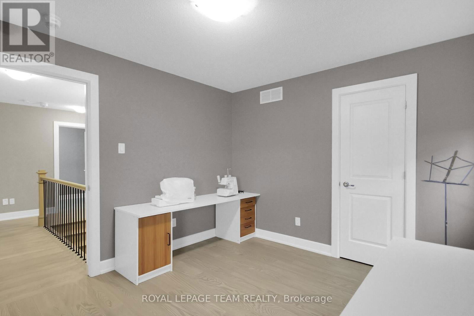 845 PERCIVAL CRESCENT Image 36