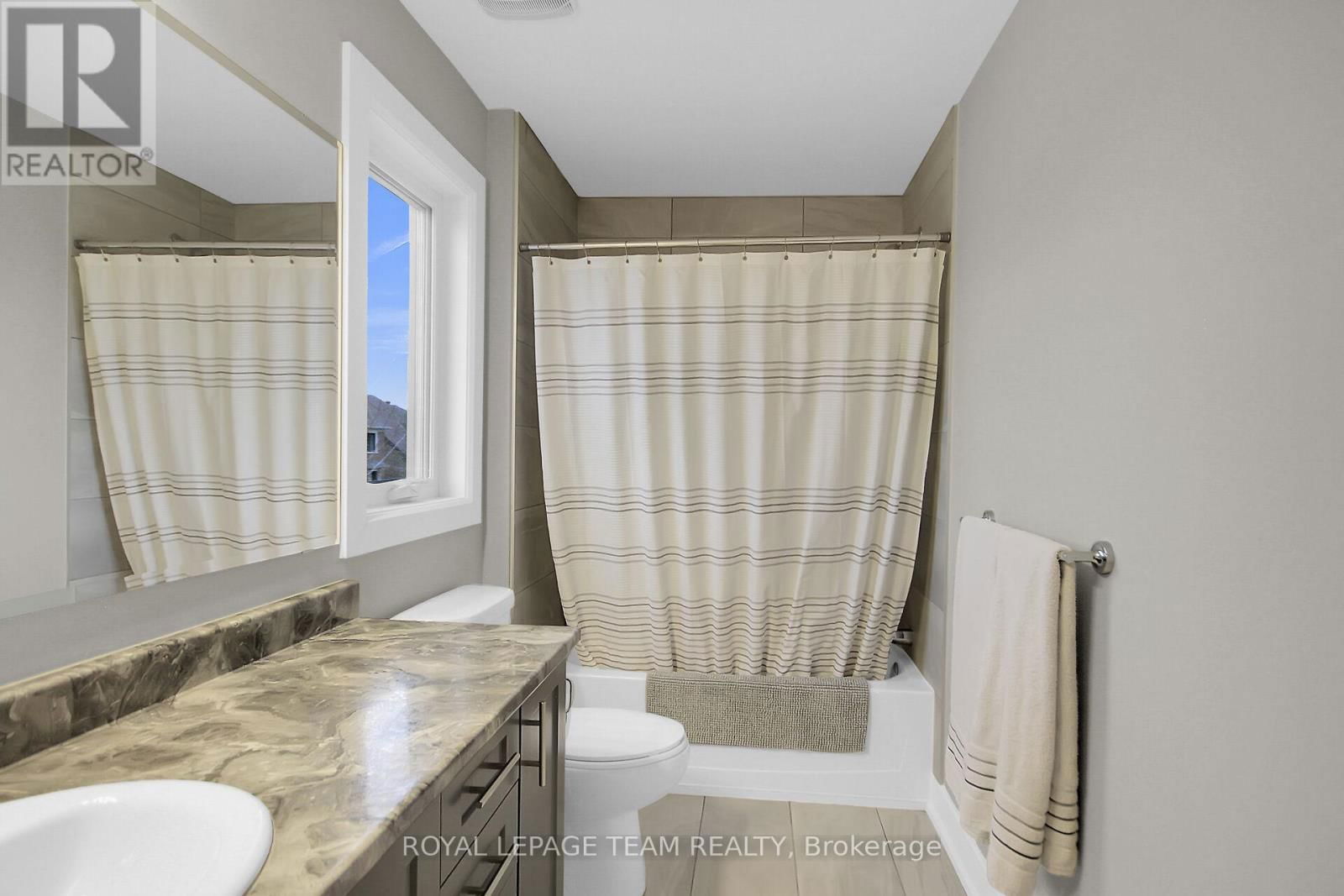 845 PERCIVAL CRESCENT Image 38