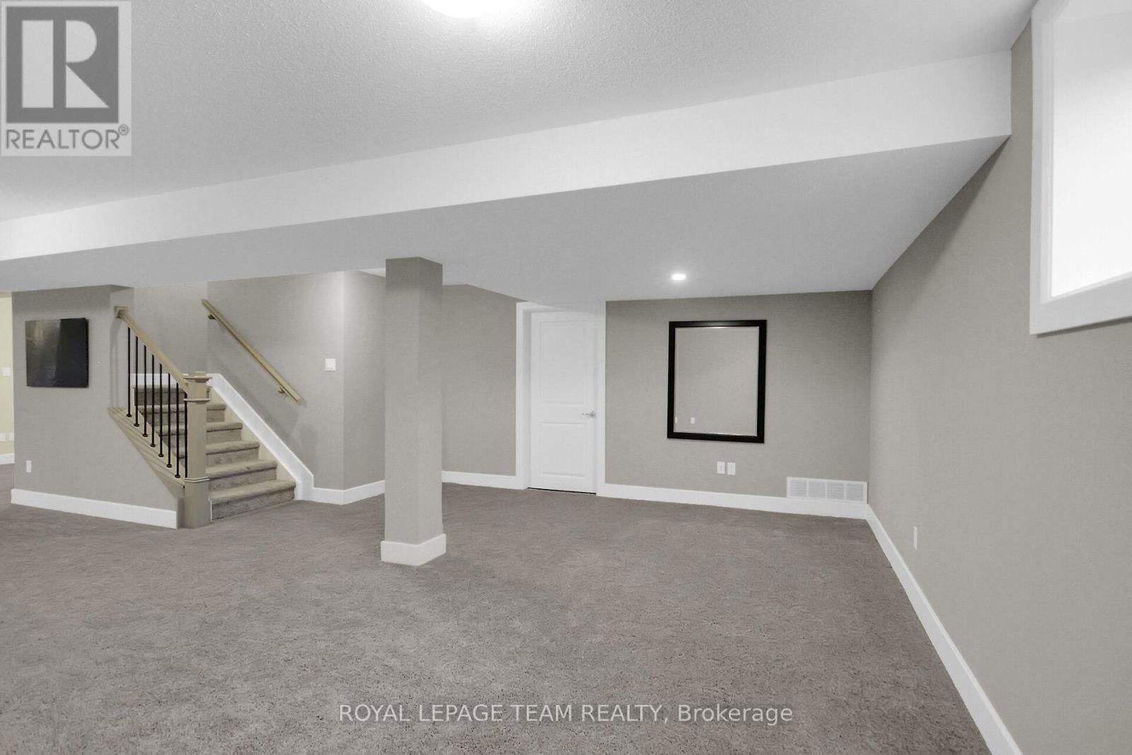 845 PERCIVAL CRESCENT Image 40