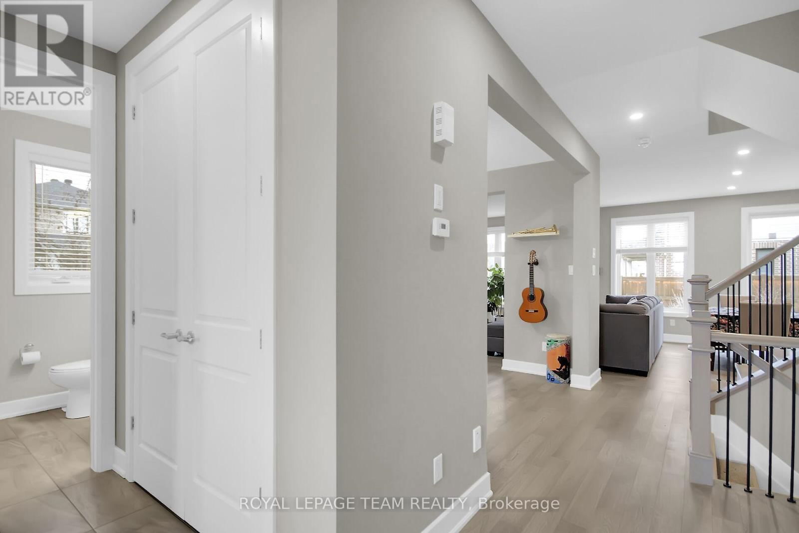 845 PERCIVAL CRESCENT Image 9