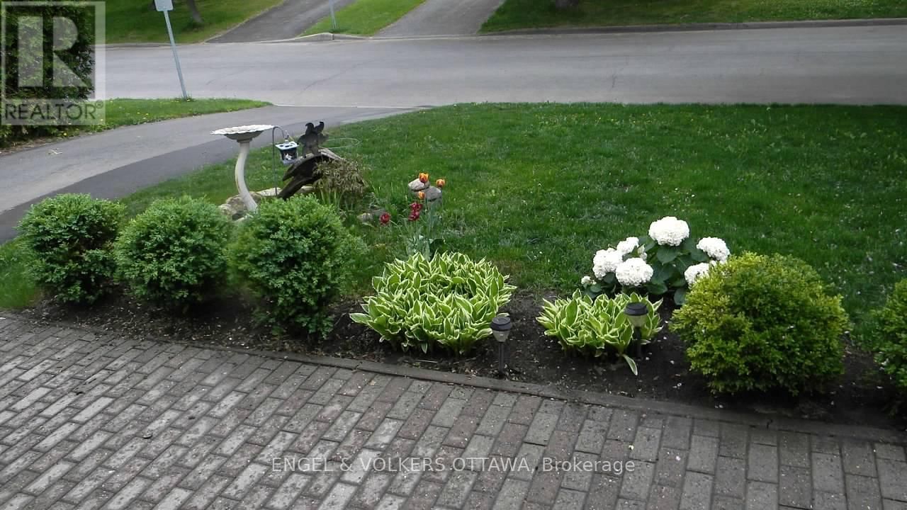 1266 ALLOWAY CRESCENT Image 21
