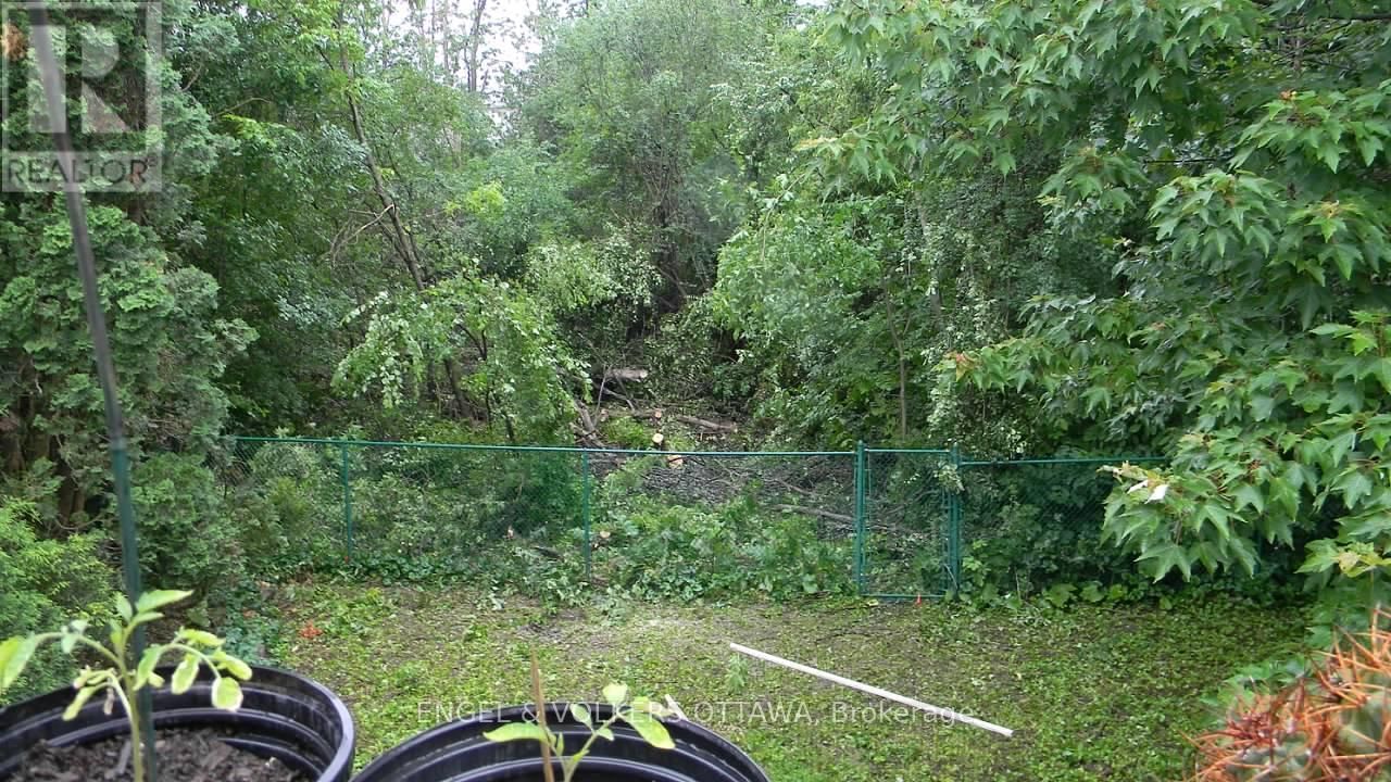 1266 ALLOWAY CRESCENT Image 22