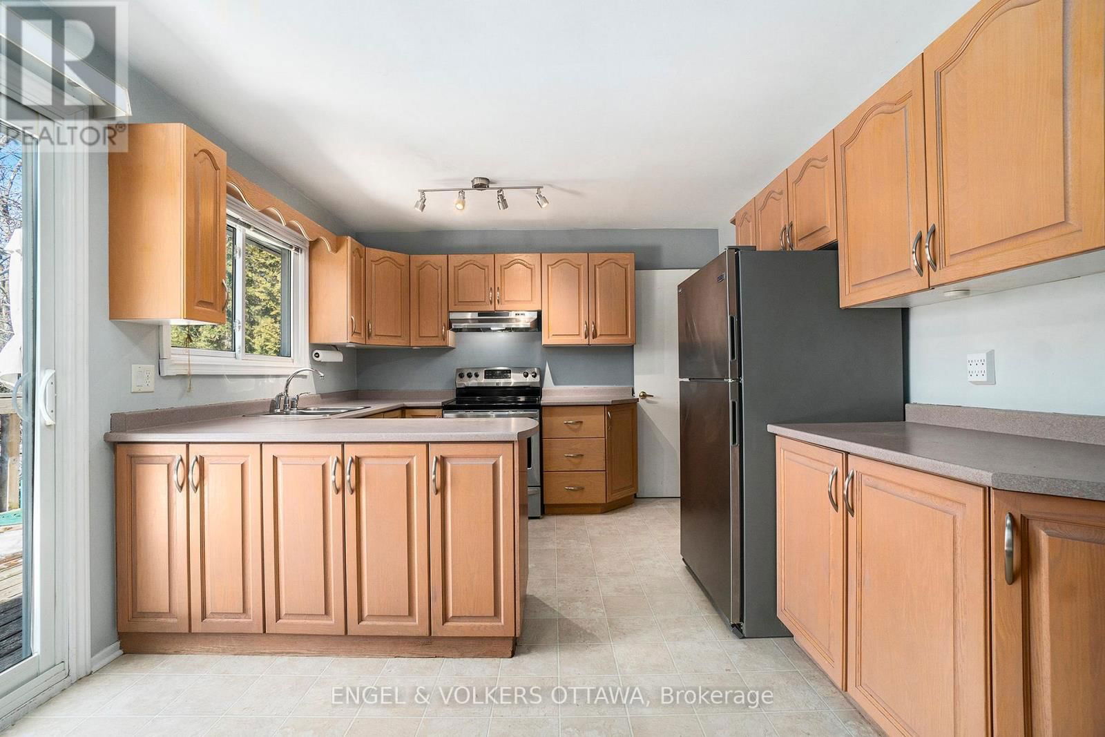 1266 ALLOWAY CRESCENT Image 6