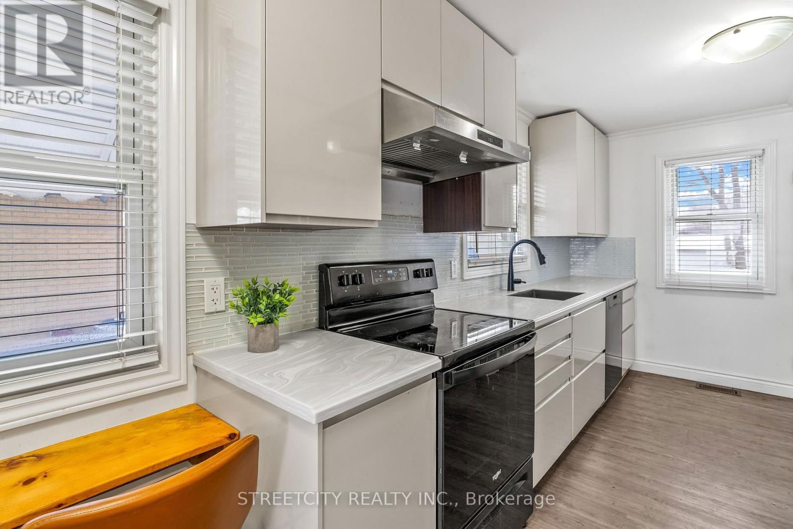 537 CLARKE ROAD Image 10