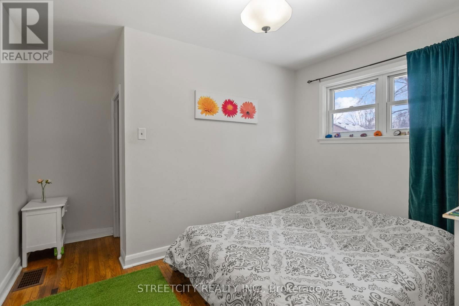 537 CLARKE ROAD Image 15