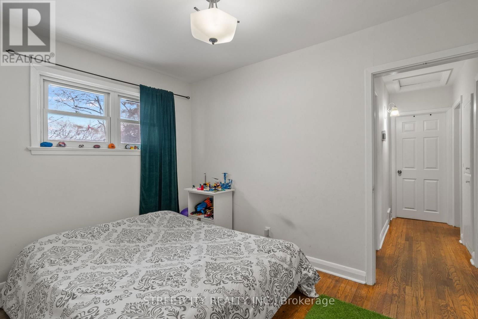 537 CLARKE ROAD Image 16