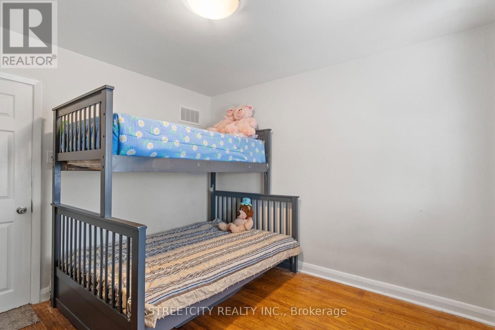 537 CLARKE ROAD Image 17