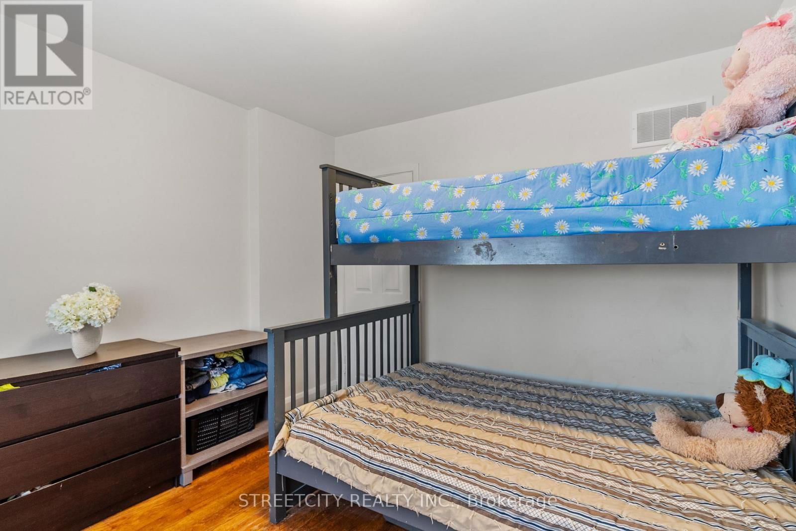 537 CLARKE ROAD Image 18